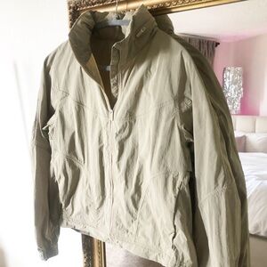 SALE 🇺🇸 LULULEMON lightweight hooded jacket in riverstone